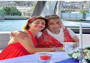  "ربنا يشفيكي"..منة فضالي توجه رسالة لوالدتها 