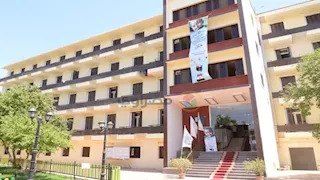 الاشتباه بتسمم طالبات مدرسة أسيوط الزراعية.. تفاصيل الفحص الطبي