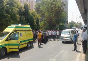 مصرع شخص وإصابة 11 آخرين في انقلاب ميكروباص بالصف