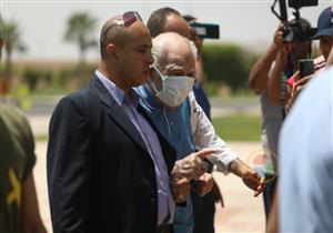 بالصور| رشوان توفيق في جنازة دلال عبدالعزيز