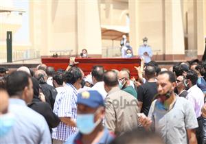 بث مباشر| لحظات الوداع الأخير.. نجوم الفن يشيعون جثمان دلال عبدالعزيز