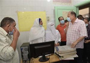 صور.. محافظ أسيوط يتفقد وحدة طب الأسرة في قرية النواورة بمركز البداري