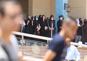 بالصور| نرمين الفقي ودرة وسمير صبري في جنازة دلال عبدالعزيز