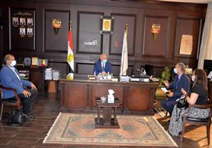 محافظ الأقصر يبحث دعم القرى الأكثر احتياجًا