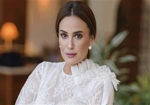 "فقدنا فنانة وإنسانة من طراز فريد".. هند صبري تنعي دلال عبد العزيز