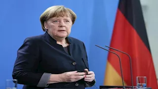 ميركل تدعو إلى التعامل بنهج حازم مع "البديل الألماني"