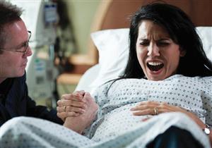 دفع الجنين أثناء الولادة.. 4 مخاطر قد يسببها للأم والطفل