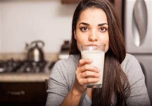 طبيب يدحض خرافة شائعة حول شرب الحليب