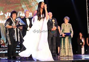 "قولت لجدتي هكون زي أمينة رزق".. كيف أقنعت سلوى خطاب عائلتها بدخول الفن؟