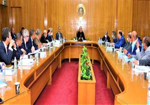 وزيرة الصناعة تبحث تفعيل دور اتحاد الغرف التجارية في تطوير التجارة