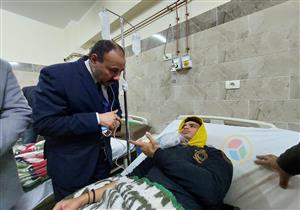 نائب رئيس جامعة الأزهر بأسيوط يطمئن على الطلاب مصابي واقعة استنشاق الغاز