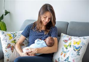 الرضاعة أثناء الحمل- هل تؤثر عل الجنين؟