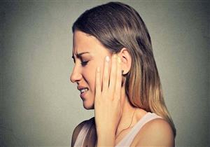 كيف يؤثر أوميكرون على صحة الأذن؟.. طبيب يوضح