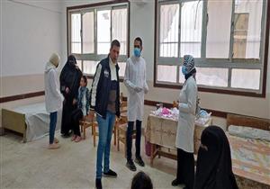 الكشف على 253 شخصًا بالمجان في قافلة طبية بالإسكندرية- صور