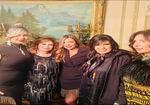 مهرجانات وغناء ورقص.. 20 صورة لنجوم الفن في عيد ميلاد إلهام شاهين