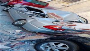 تحطم 3 سيارات في انهيار شرفة عقار شرقي الإسكندرية (صور) 