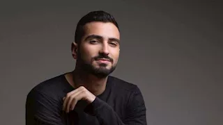 محمد الشرنوبي بإطلالة جذابة في افتتاح مهرجان القاهرة