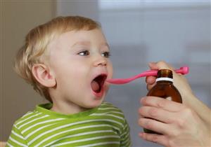"الصحة العالمية" تحذر من 4 أدوية لعلاج السعال عند الأطفال