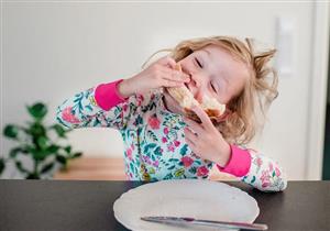 ماذا يأكل الطفل المريض بفرط الحركة؟- خبيرة تغذية تجيب "فيديو"
