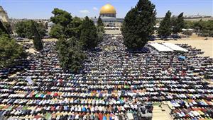 ربع مليون فلسطيني أدوا صلاة الجمعة في المسجد الأقصى