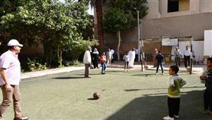 صور.. محافظ أسوان يشارك أطفال دار الرعاية الاجتماعية مباراة كرة القدم