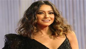 بالأسود.. ركين سعد وهند عبد الحليم يخطفن الأنظار بافتتاح مهرجان القاهرة