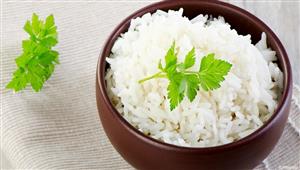لماذا يشعر البعض بالجوع السريع بعد تناول الأرز الأبيض؟