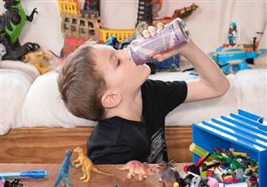 بعد تحذير "التعليم"- كيف تؤثر مشروبات الطاقة على الأطفال؟