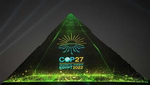 إضاءة هرم خفرع من أجل قمة المناخ COP27