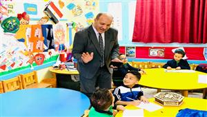 صور.. وكيل تعليم الإسكندرية يتابع مبادرة مدارس بلا مشكلات في القراءة والكتابة