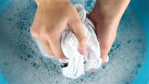 الطريقة الصحيحة لغسل الملابس ذات اللونين الأسود والأبيض