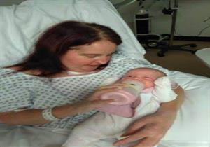 امرأة تفاجئ بولادة طفلتها بعد استيقاظها من غيبوبة