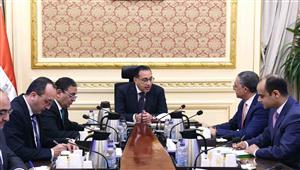 مدبولي: حل مشكلات المستثمرين وسرعة إصدار التراخيص على رأس أولويات الحكومة