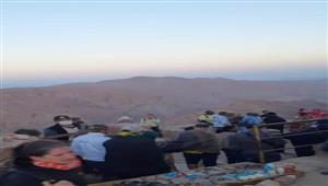 درجة الحرارة تحت الصفر.. 10 صورة من على قمة جبل موسى في جنوب سيناء