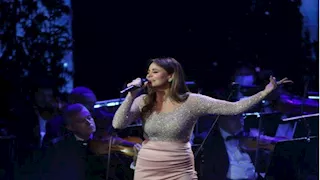 بـ"فستان أحمر".. كارول سماحة تحتفل بالكريسماس والجمهور يغازلها (صور)