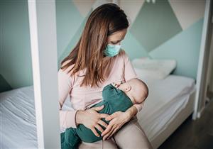 كيف يمكن تغذية الرضع عند إصابة الأم بكورونا؟