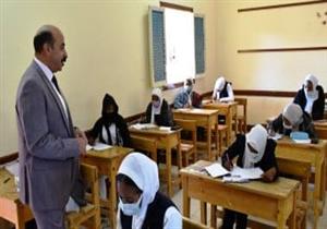محافظ أسوان يتابع استعدادات المدارس لاستقبال الطلاب بالفصل الدراسي الثاني