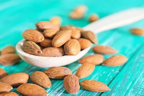لا تفرط في تناول اللوز- يسبب هذه المشكلات الخطيرة