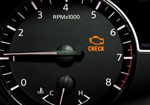 4 مواقف تؤدي لإضاءة علامة "Check engine".. الأسباب والحلول