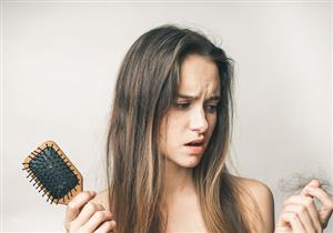 بماذا يشير تساقط الشعر؟