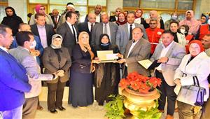 بالصور.. وزيرة التضامن الاجتماعي تكرم الأمهات المثاليات في أسيوط