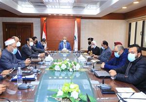 "تطعيمك مسؤوليتنا".. حملة طرق أبواب لتطعيم المواطنين بلقاح كورونا في سوهاج 