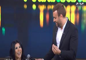 منى الشاذلي تشارك رامي صبري أغنية "حياتي مش تمام" في برنامج "معكم".. فيديو