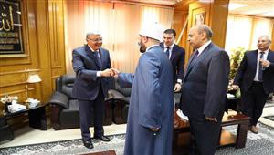  صور - محافظ المنيا يشهد ندوة تثقيفية حول "الاسراء والمعراج" بحضور مستشار الرئيس 