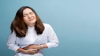 4 طرق لتخفيف ألم ارتجاع المريء وجدار المعدة.. لا تتجاهله