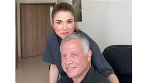 زوجة عاهل الأردن تنشر أول صورة له بعد إجرائه جراحة بالعمود الفقري