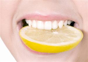 هل الليمون فعال في تبييض الأسنان؟- طبيب يحسم الجدل