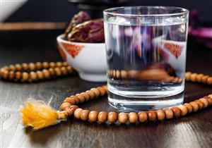 الماء البارد والفاتر- أيهما أفضل عند الإفطار في رمضان؟