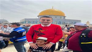 الشيف بوراك يزور القدس ويؤدي صلاة الجمعة بالأقصى (فيديو وصور)