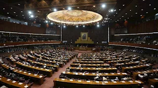 باكستان: تعديل دستوري يمنح الرئيس وقائد الجيش حصانة دائمة من الملاحقة القضائية